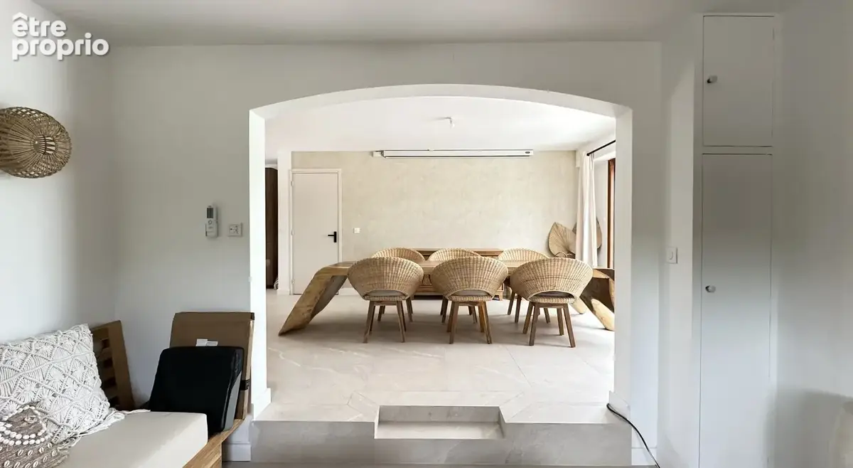 Villa balinaise rénovée proche du Bourg de type 6 pièces de 180 m2 avec piscine - photo 9