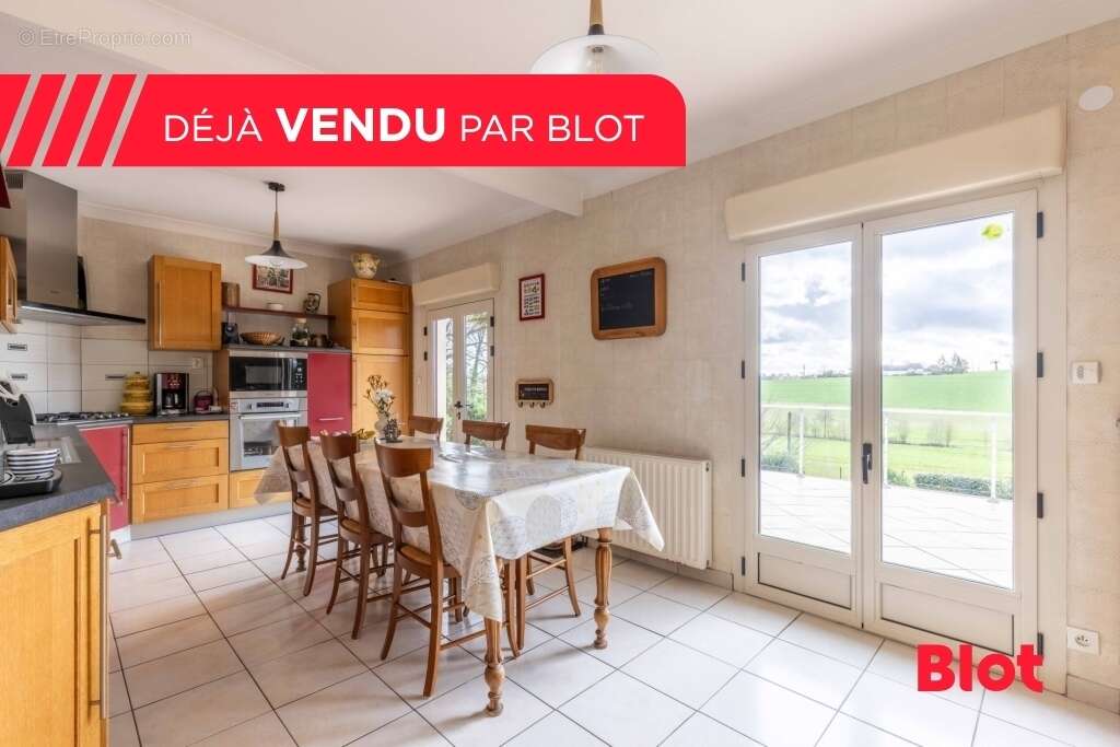 Maison à MONTREUIL-LE-GAST