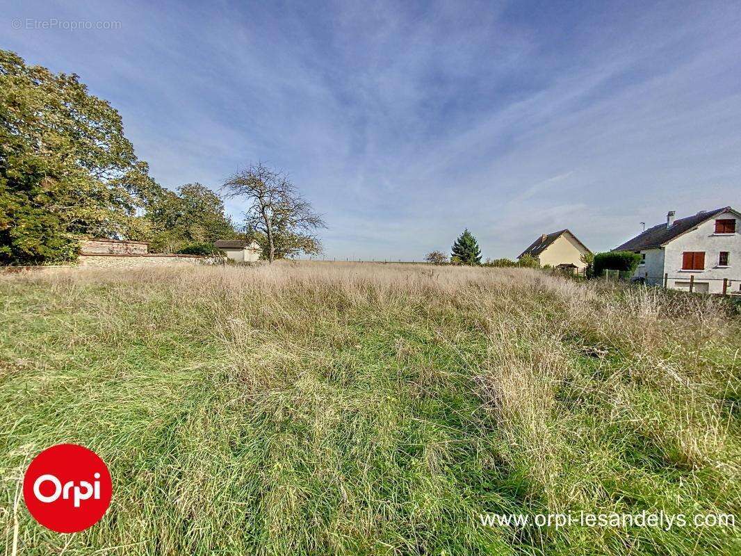 Terrain à MEZIERES-EN-VEXIN