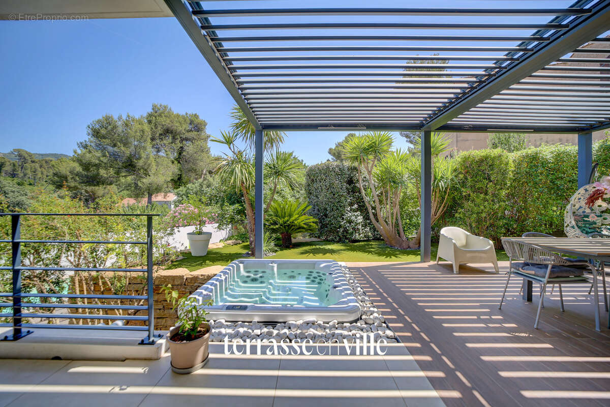 Gémenos - village a pied - villa d'architecte t5 185m2 - dépendance - calme - 1 090 000 € - photo 2
