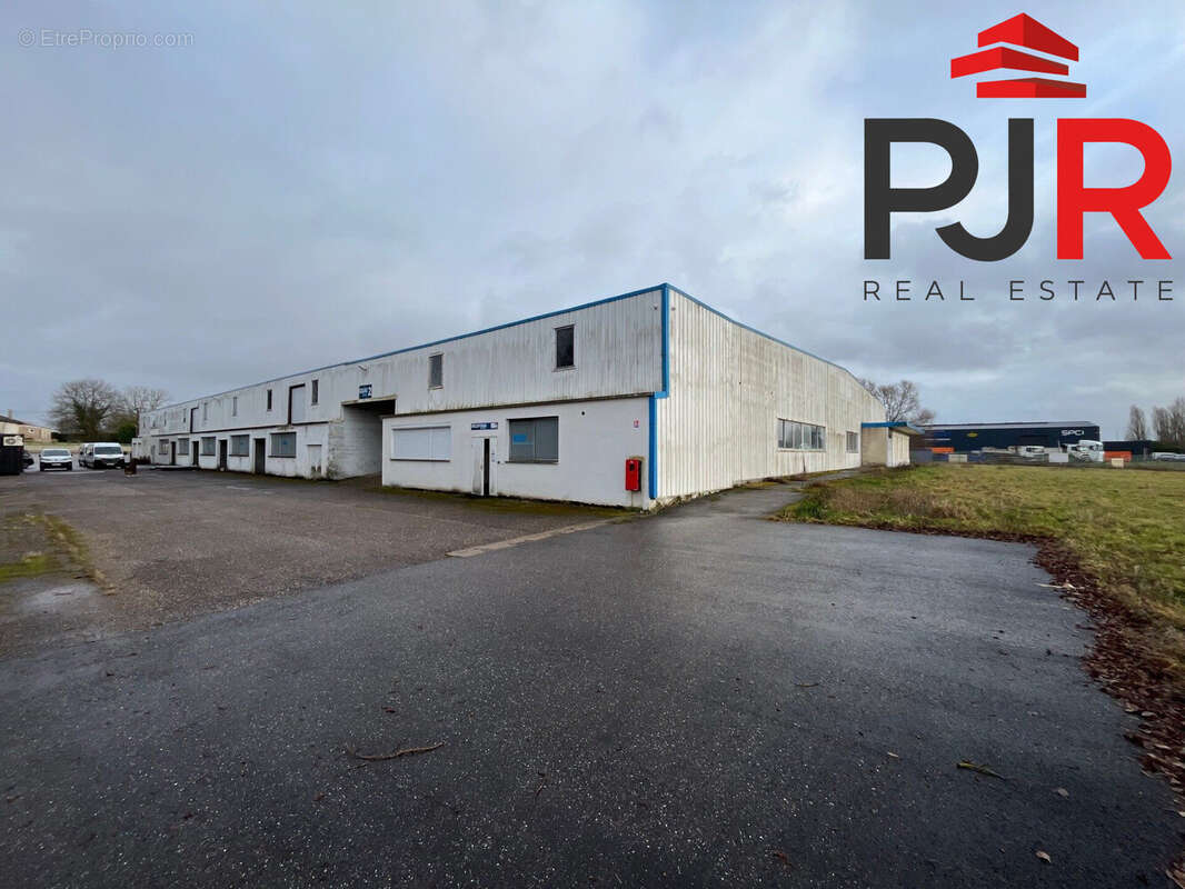 Commerce à LESMENILS