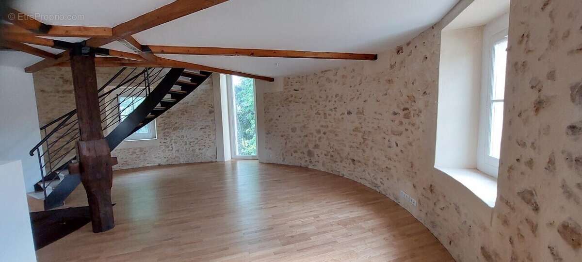 Appartement à FONTENAY-TRESIGNY