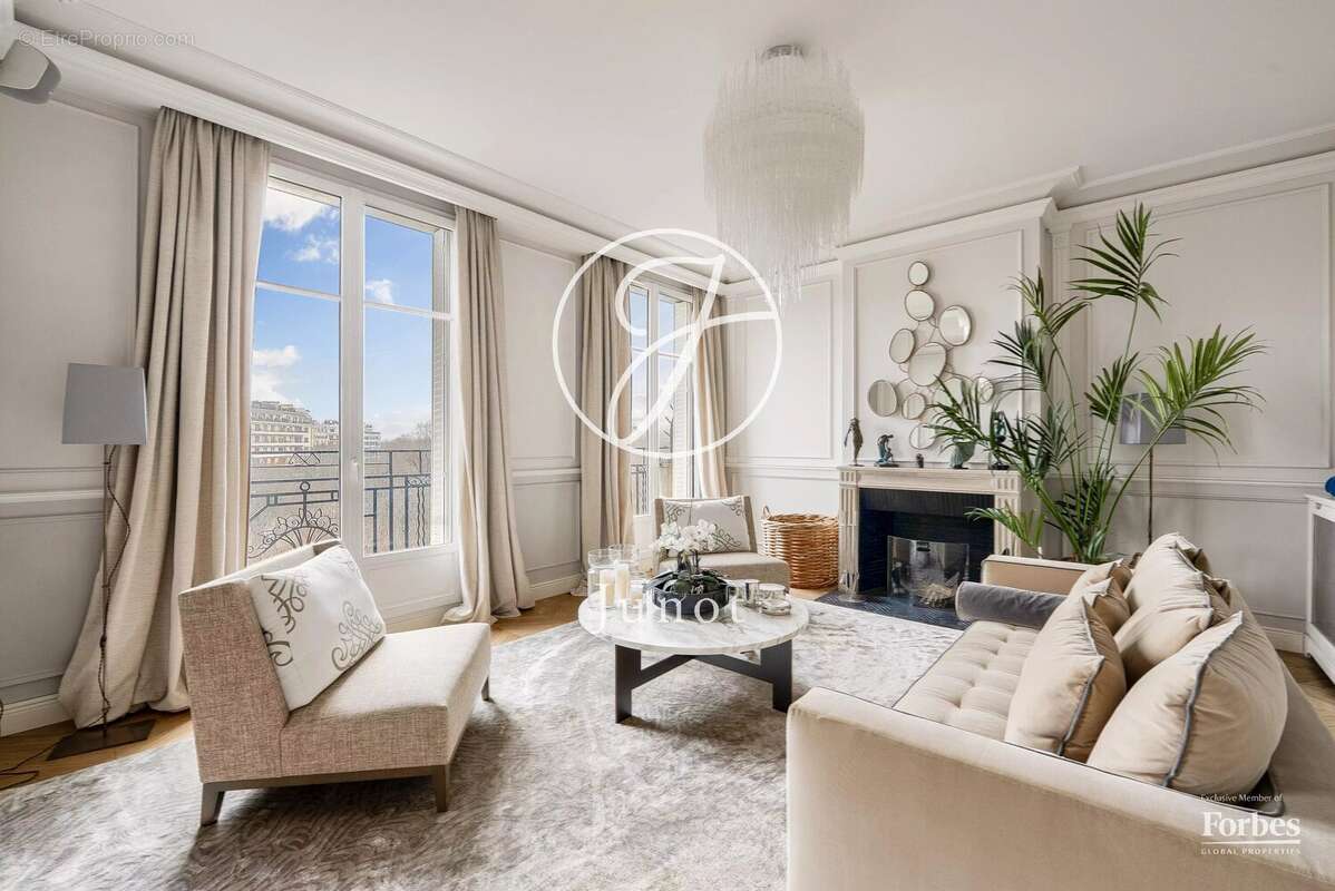 Appartement à PARIS-16E