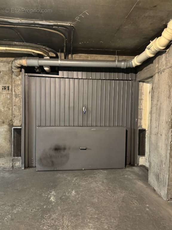 Parking à PARIS-15E