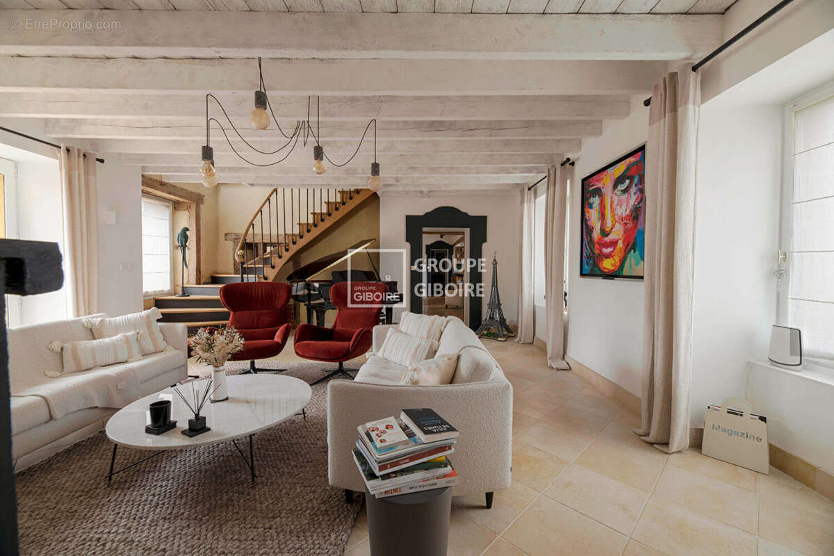 Maison à NOYAL-CHATILLON-SUR-SEICHE