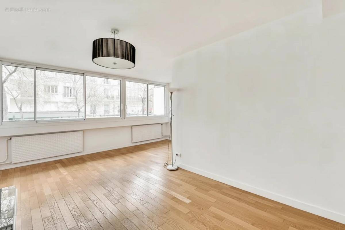 Appartement à PARIS-14E