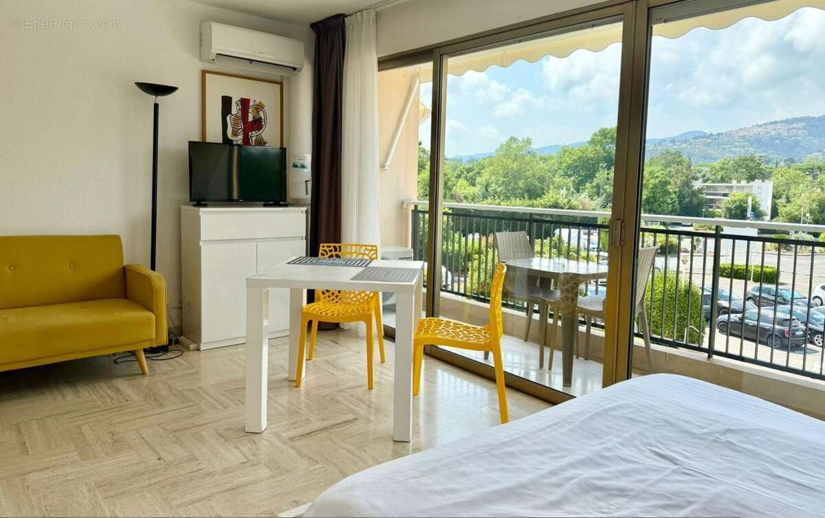 Appartement à MANDELIEU-LA-NAPOULE