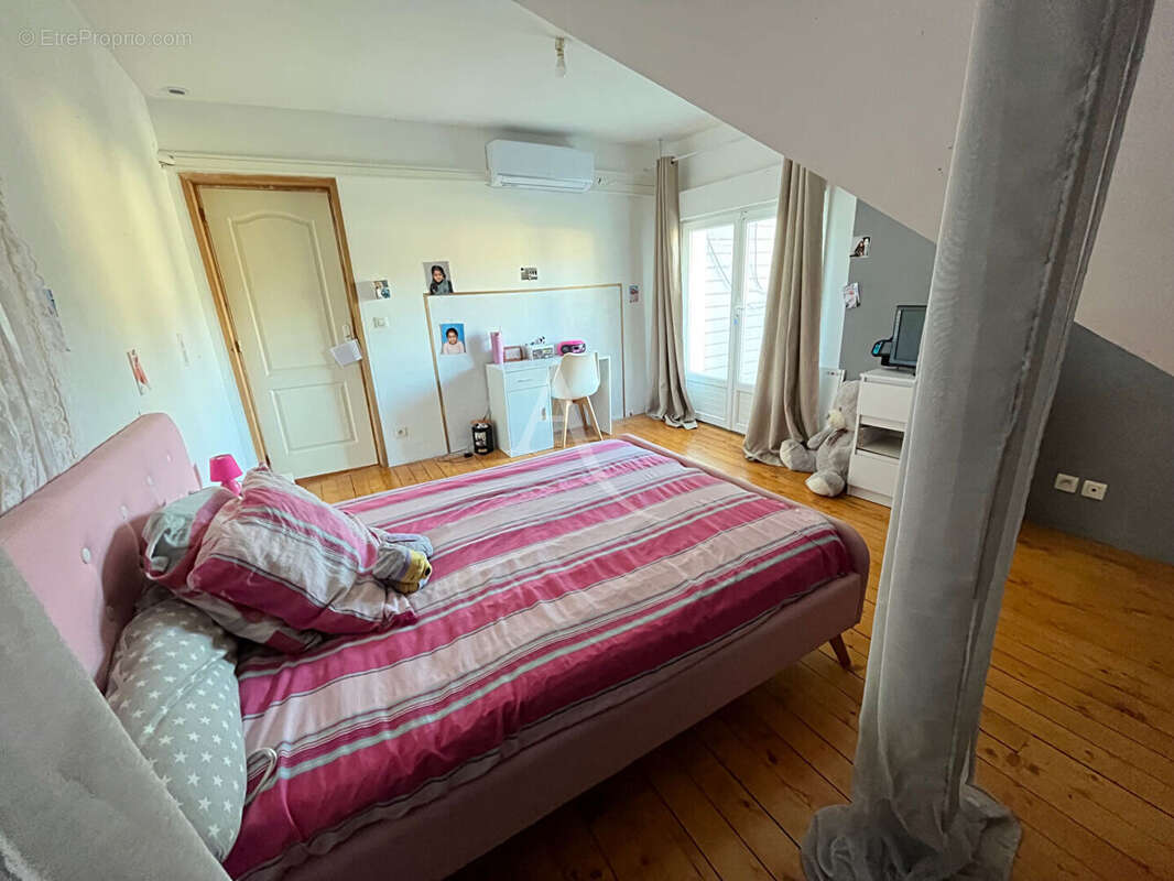 Maison à MONTIGNE-LE-BRILLANT