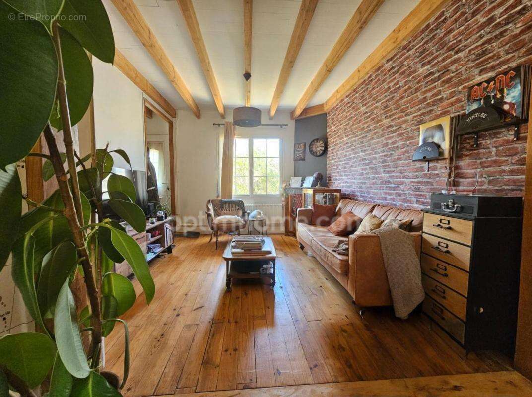Charmante maison de plain-pied 90 m² deux chambres et un bureau –au Calme, très bon état et sans vis-à-vis ! ANGOULEME (16) - photo 2