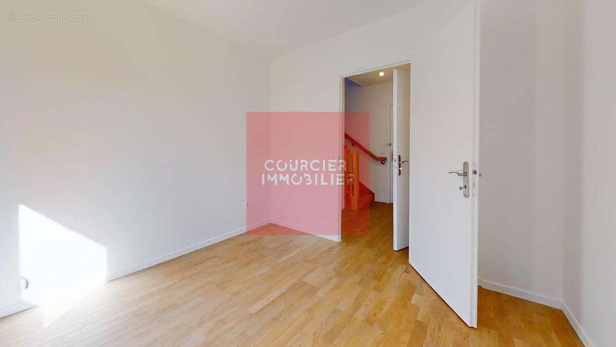 Appartement à LE MESNIL-SAINT-DENIS