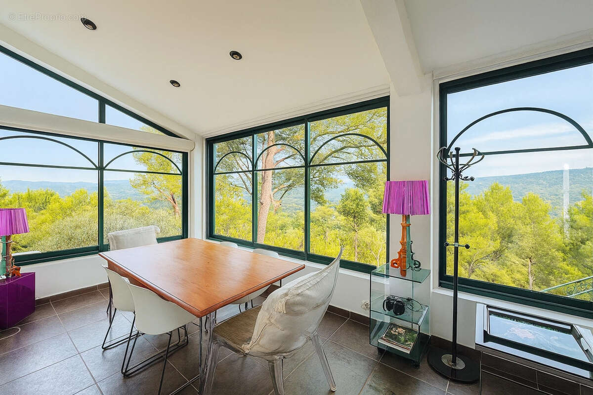 Maison à LE CASTELLET