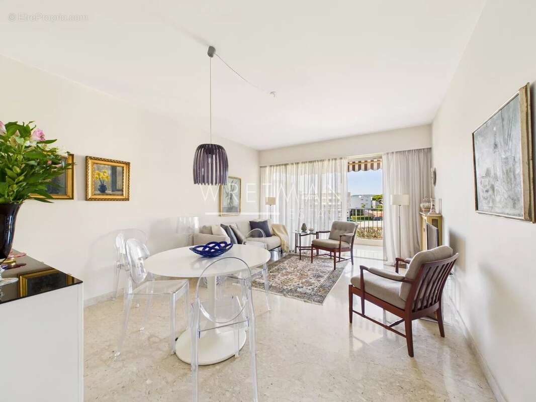 Appartement à SAINT-LAURENT-DU-VAR