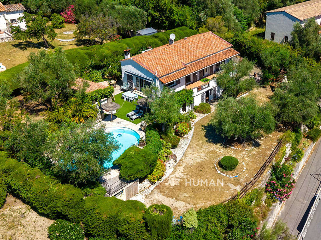 Mas provençal avec piscine - 156,43 m² développés - Fort potentiel d'aménagement - La Gaude - photo 2