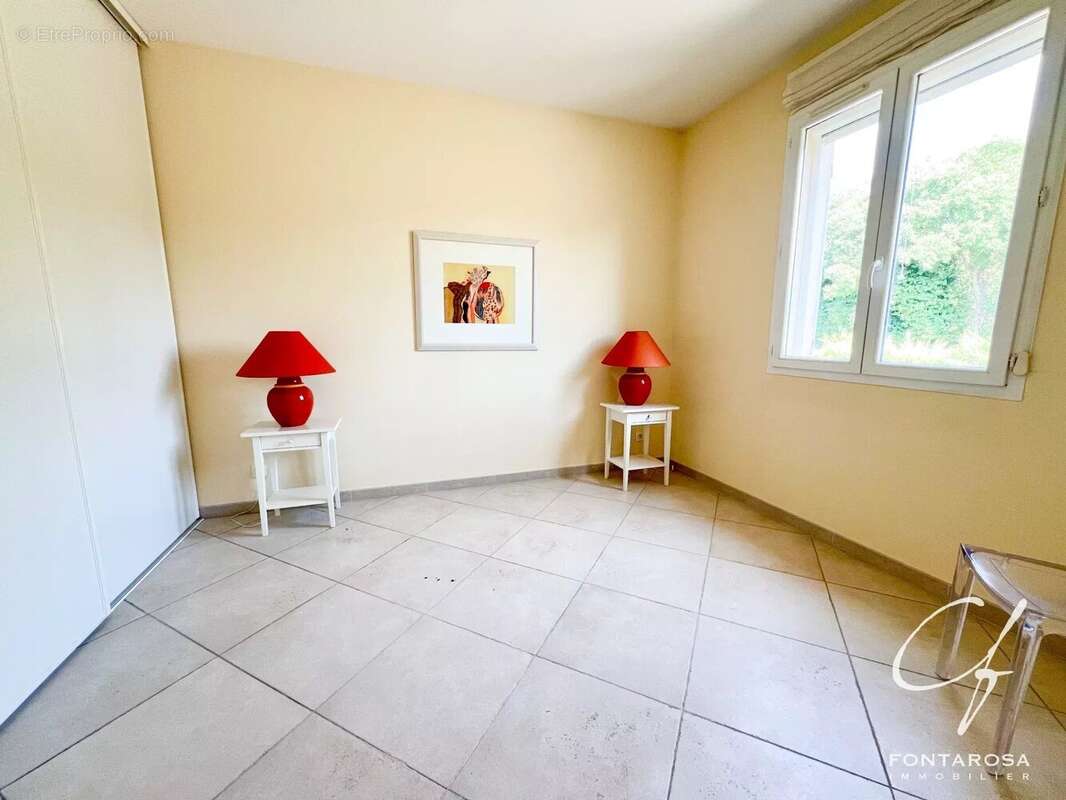 Appartement à LORGUES