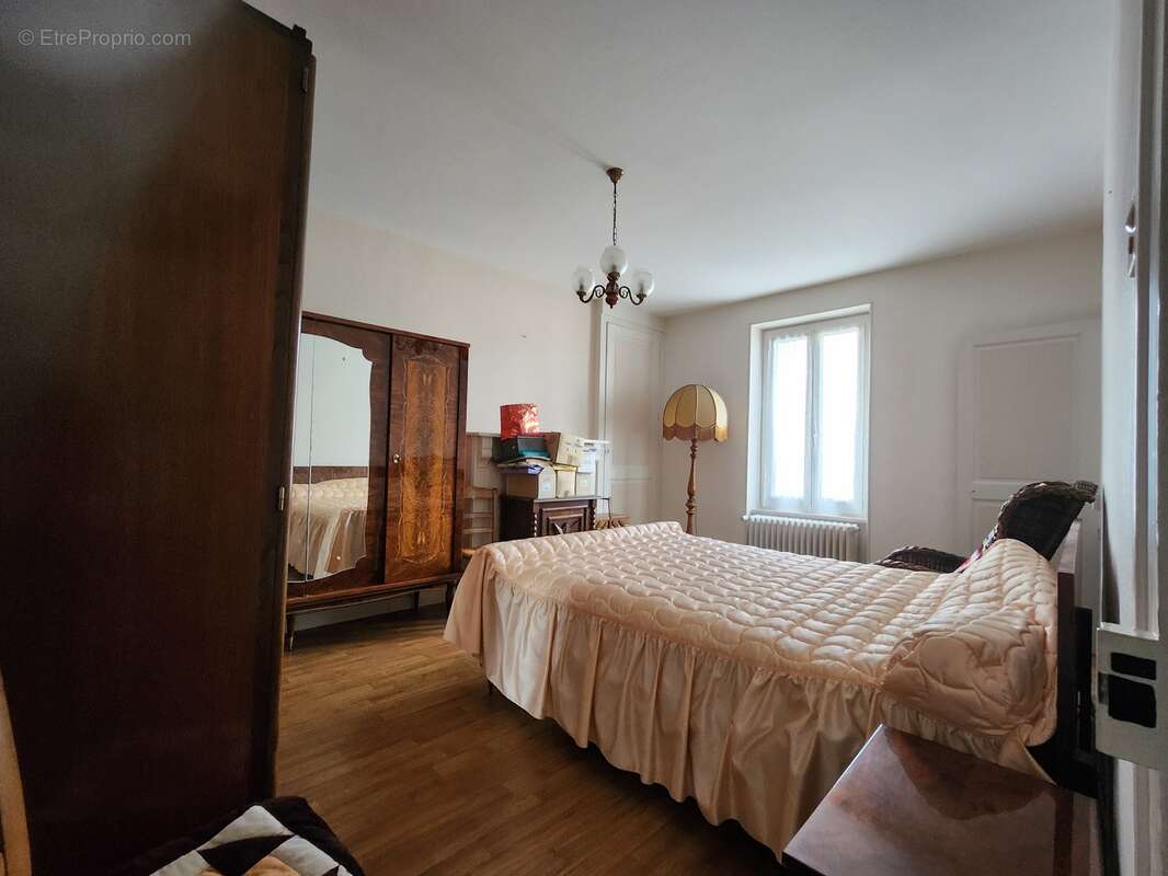 Maison à CONDAT-SUR-VIENNE