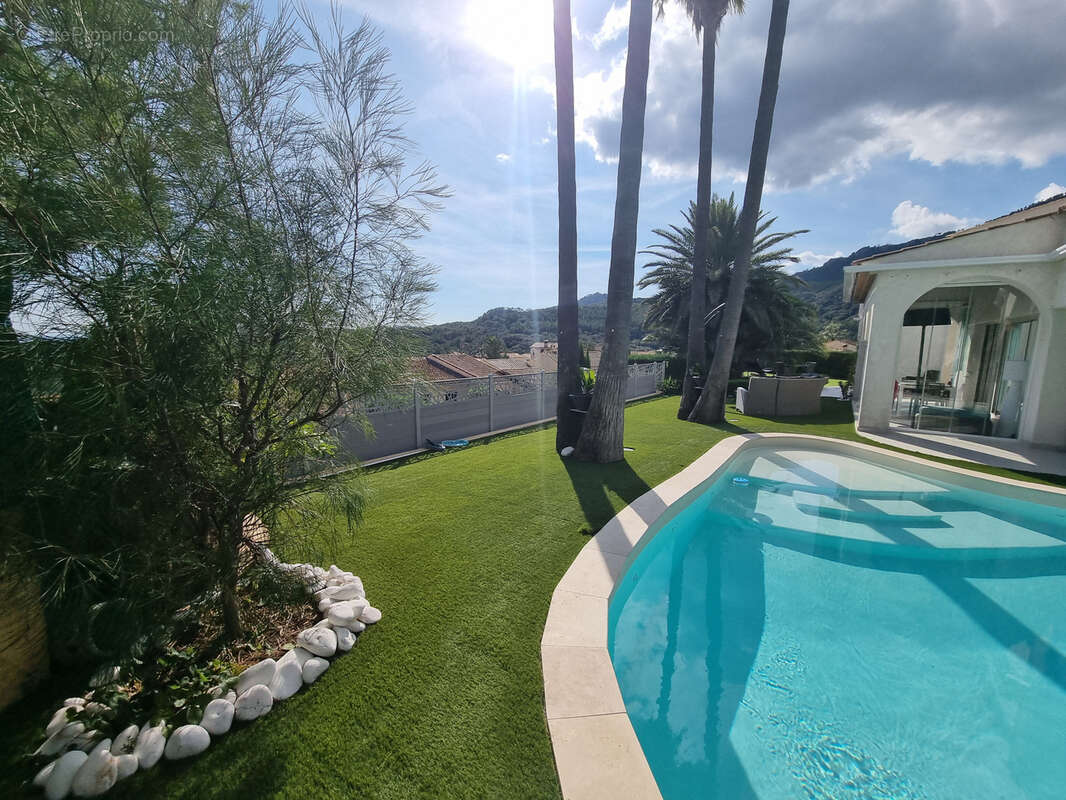 Limite mandelieu ville t4/t5 de 150m2 vue mer panoramique jardin entourant jacuzzi garage - photo 42