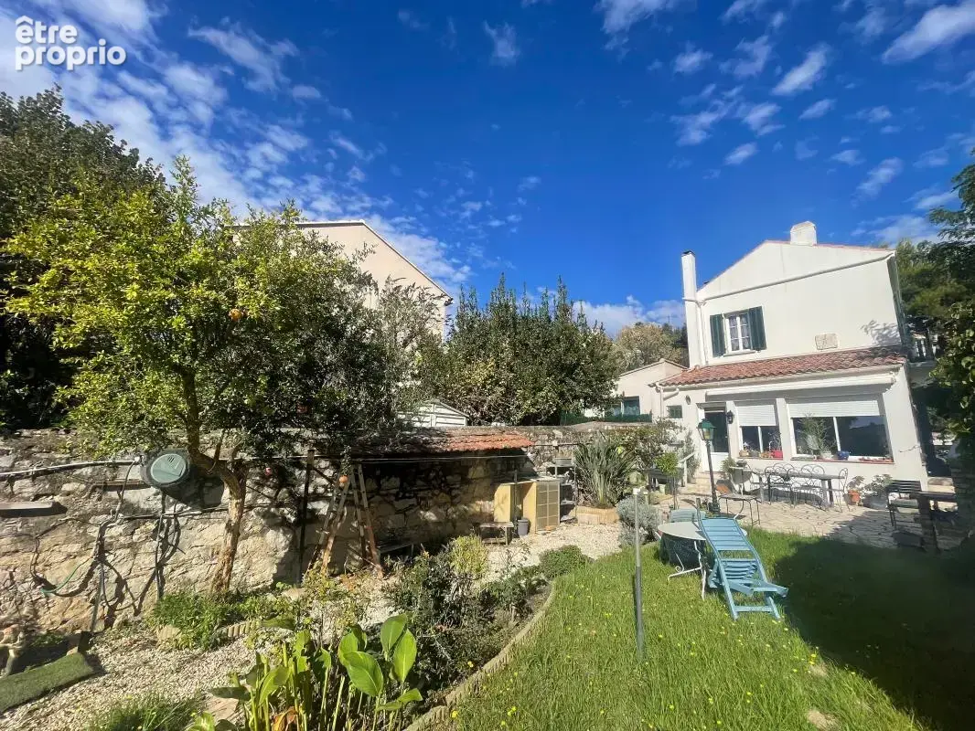 A vendre la seyne sur mer 83500 maison de caractere 5 pieces jardin garage piscine - photo 6