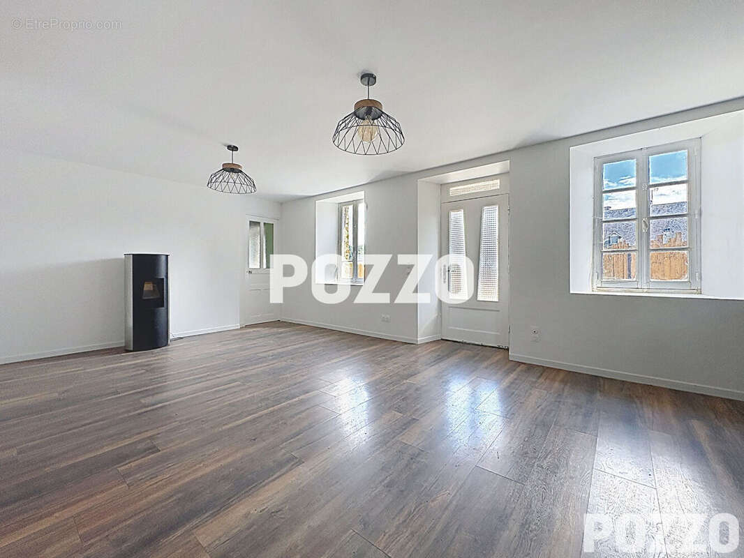 Maison entièrement rénovée avec du terrain et des dépendances proche Bréhal (50290) - photo 4