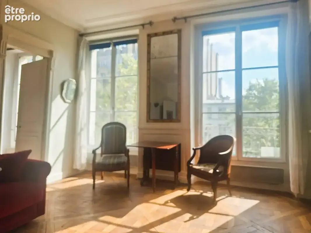 Xème, Porte Saint-Martin - 4 pièces de 64m² - 3ème ascenseur - 735 000 euros - photo 6