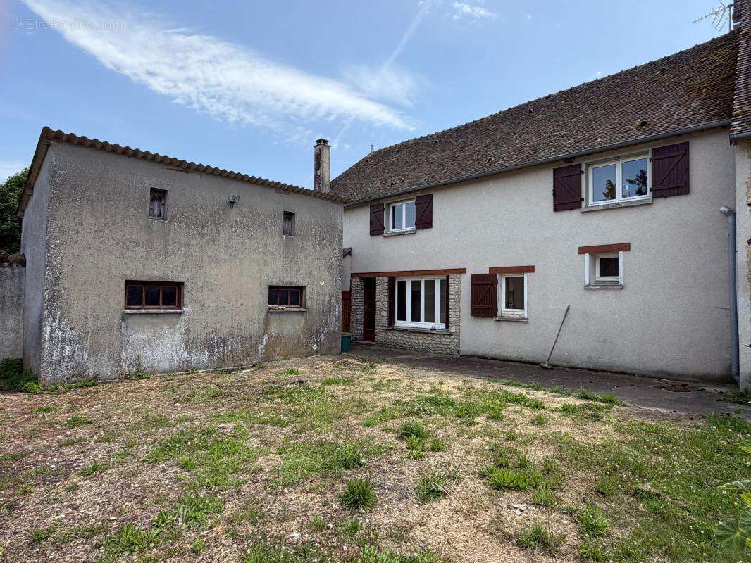 Maison à SAINT-LUBIN-DE-LA-HAYE