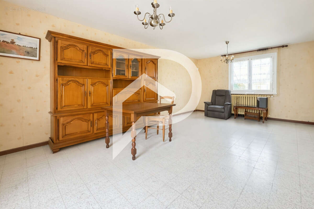 Maison à CREVECOEUR-LE-GRAND