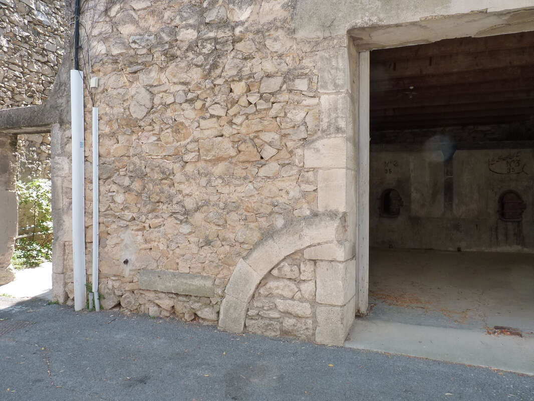 Maison à JONQUIERES-SAINT-VINCENT