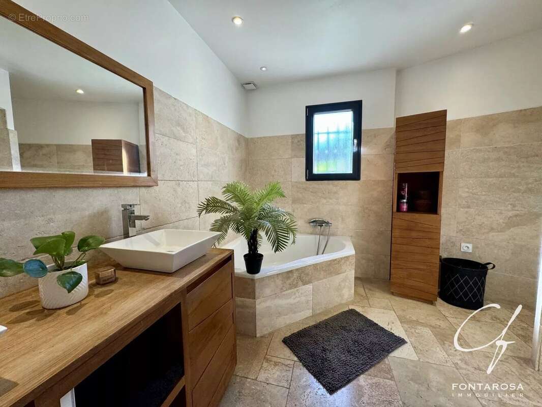 Maison à PUGET-SUR-ARGENS