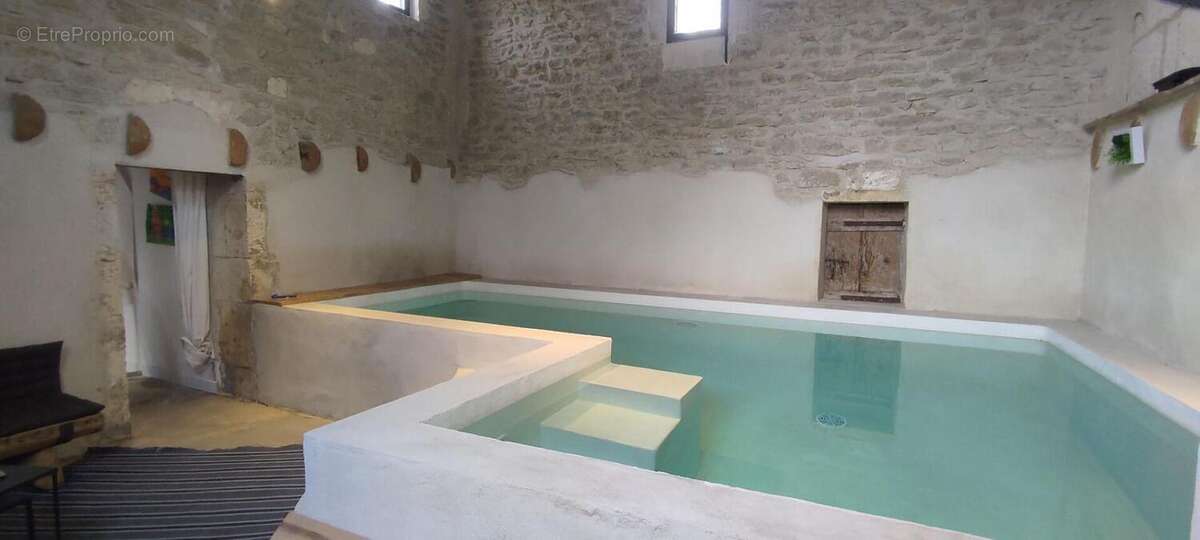Maison à SAINT-ETIENNE-DU-GRES