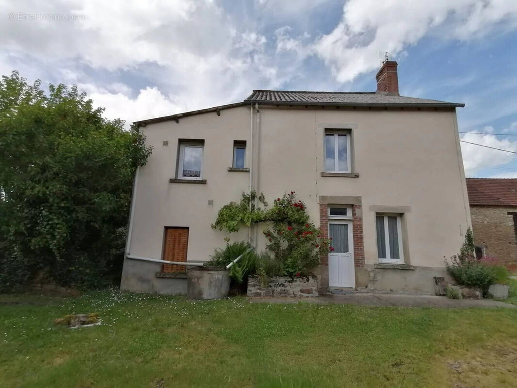 Maison à SAINT-SULPICE-LES-FEUILLES