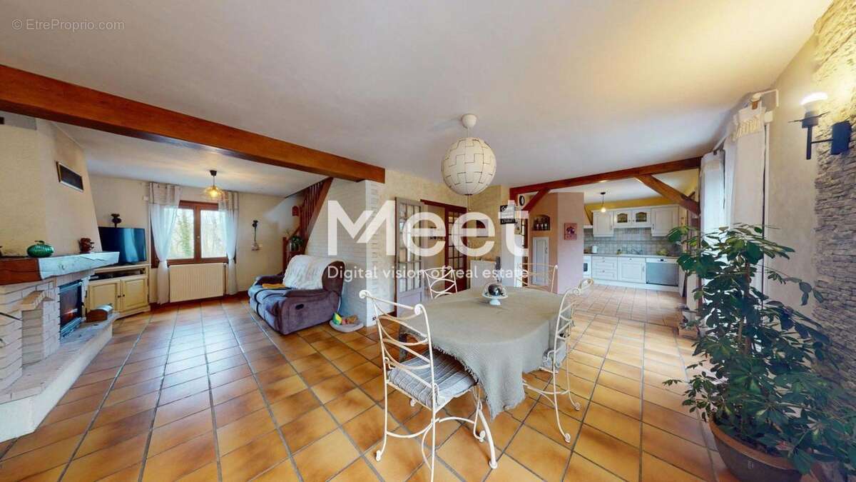 Maison à FLEURY-LA-VALLEE