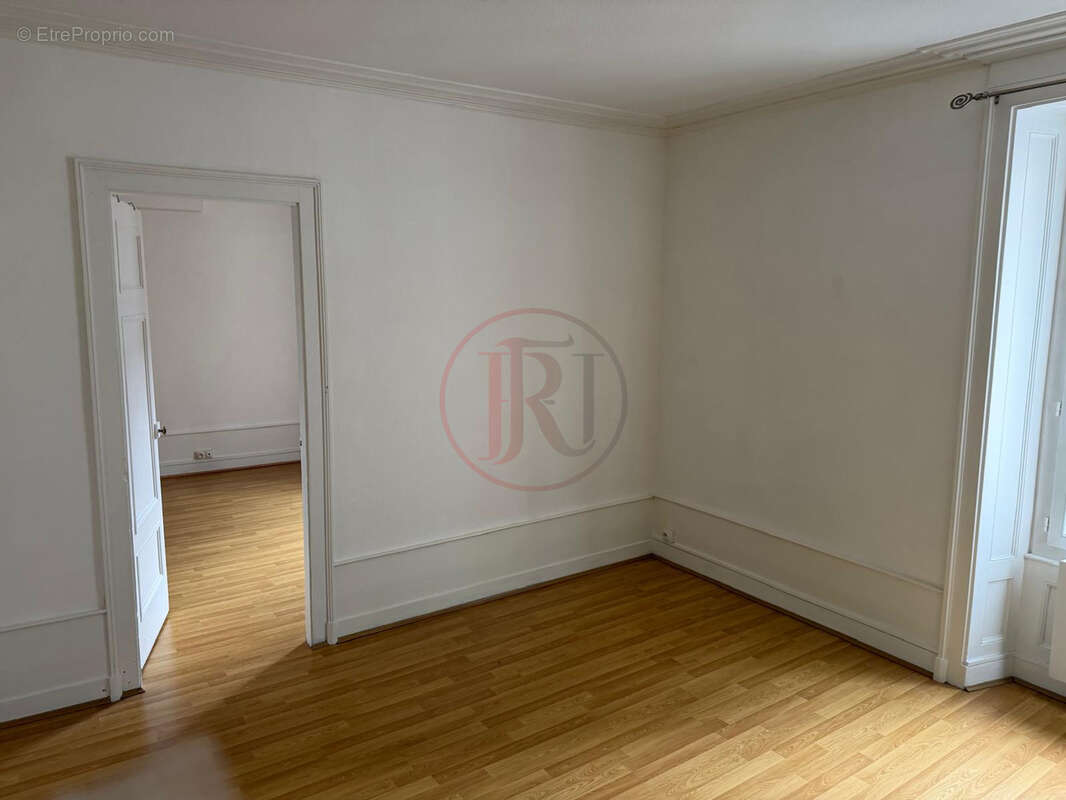 T2 de 42 m2 sur cour intérieur ! - photo 4