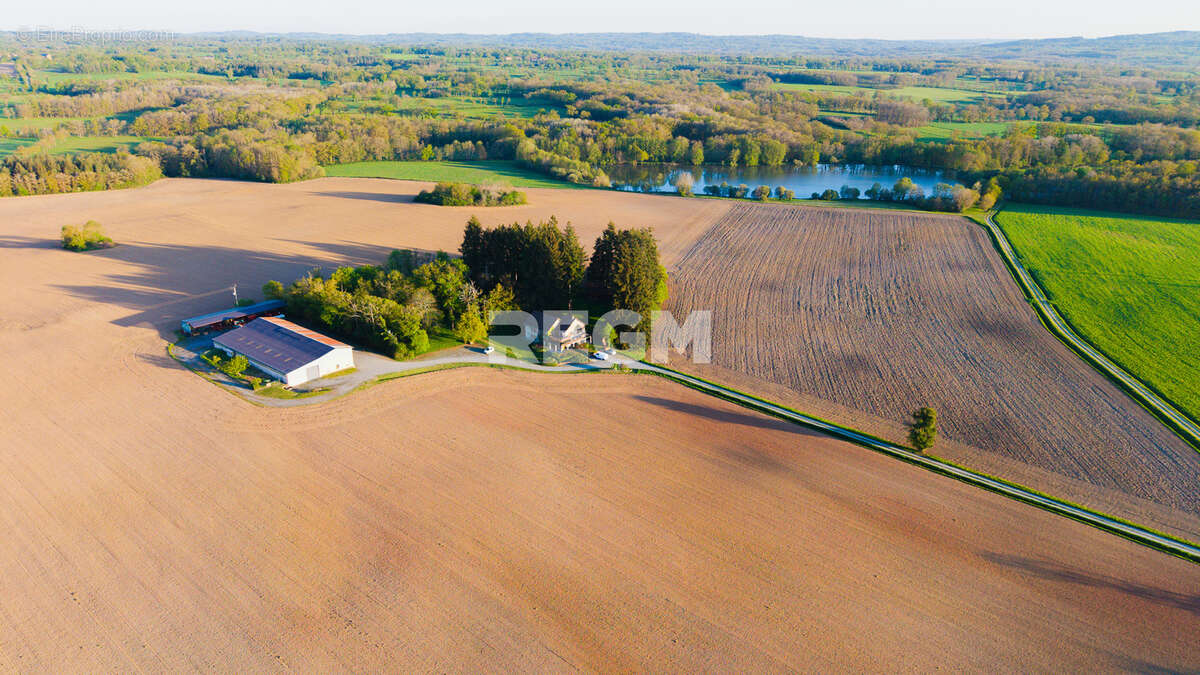 Domaine d’exception de 54,5 hectares avec maison de 300 m2, étang privé, piscine et 1 500 m2 de dépendances - photo 18