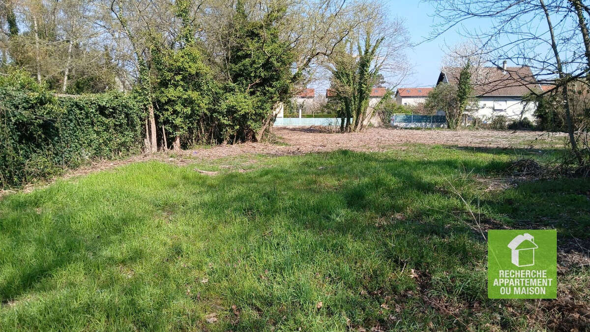 Terrain à PONT-DE-CHERUY