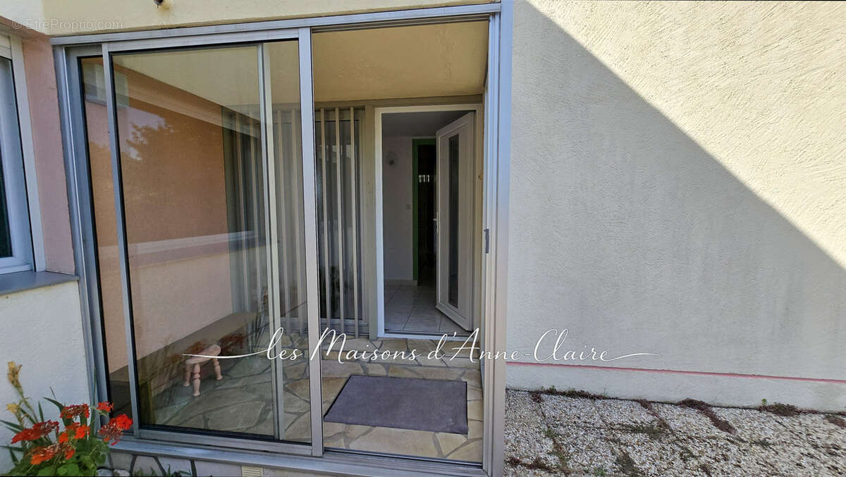 Maison  plain-pied 94 m2 / 4 chambres  / garage/ véranda/ jardin clos et paysager - photo 3