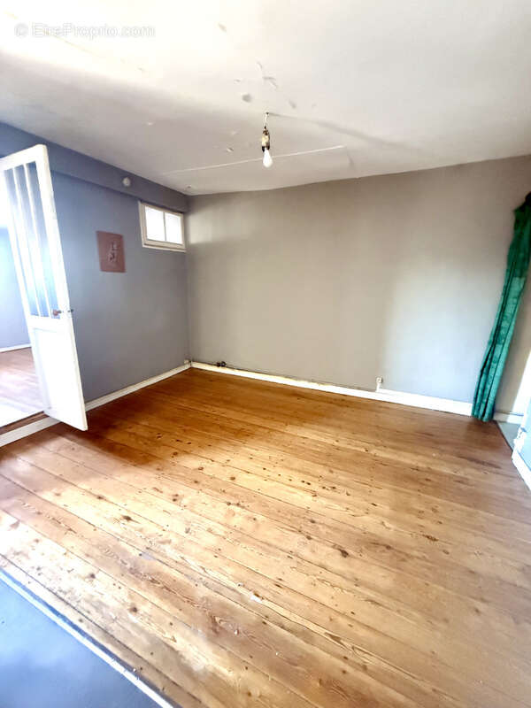 Appartement T1bis Victoire à rafraîchir - photo 2