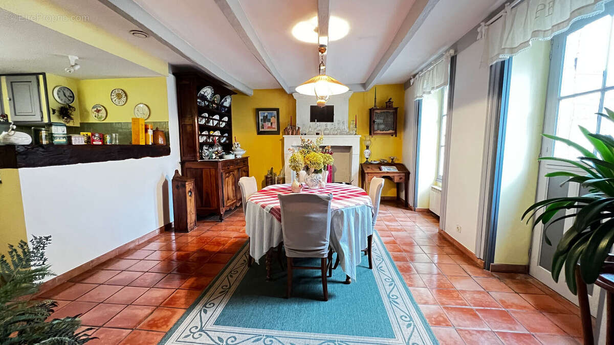 Maison Le Gua 9 pièces 6 chambres dépendance - photo 3