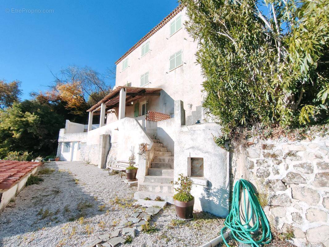 Maison à BERRE-LES-ALPES