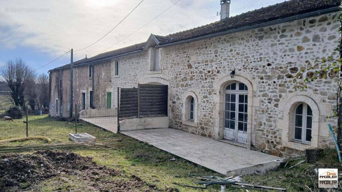 Maison à COURGEAC