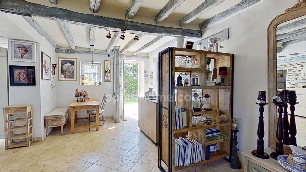SAINT SIMEON - Longère de 11 pièces avec 2 piscines et 6 chambres sur 8700 m² - photo 5