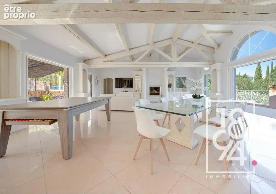 Propriété de 292m2 en position dominante avec vue mer à Gassin - photo 2