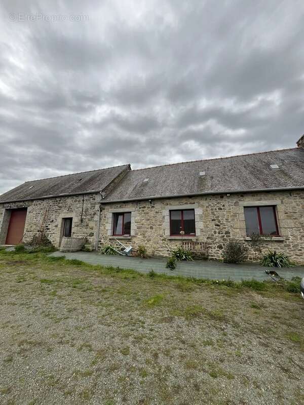 Maison à TREGONNEAU