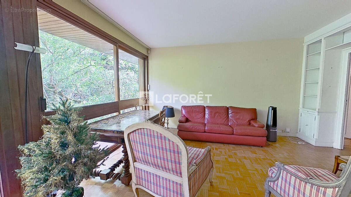 Appartement à LA CELLE-SAINT-CLOUD