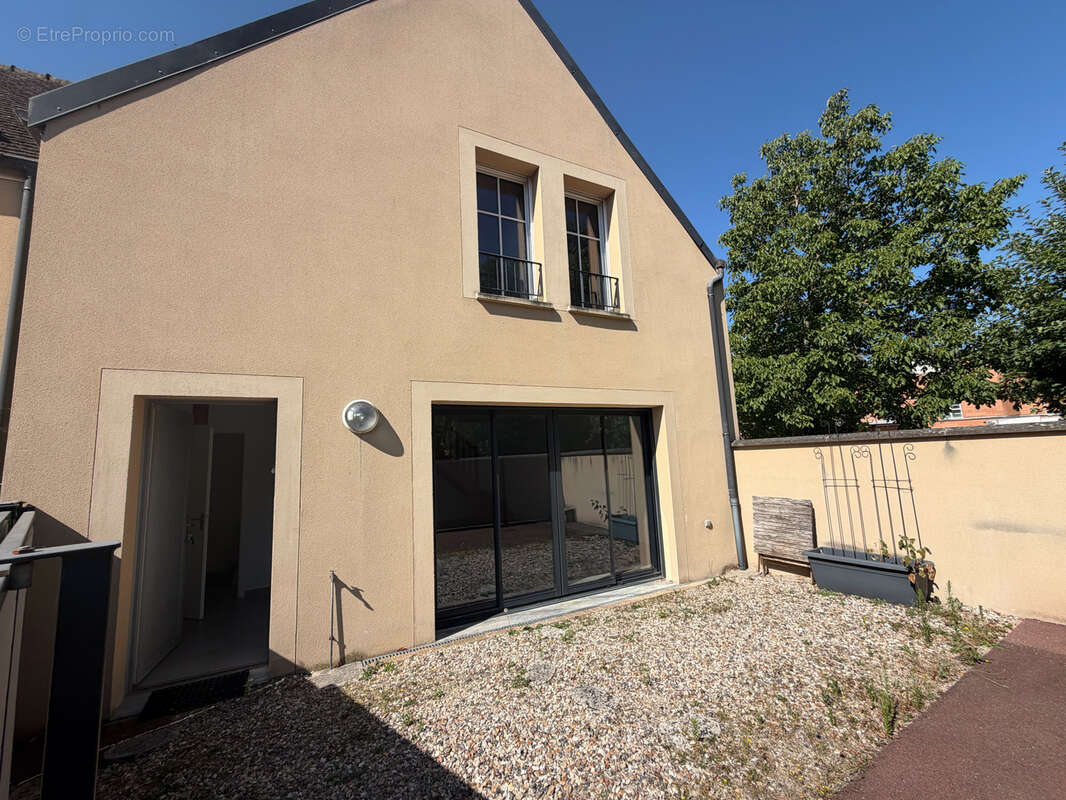 Maison à HOUDAN