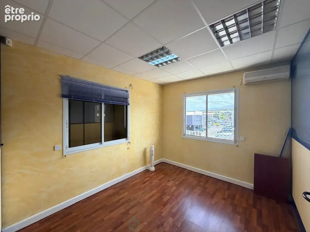 Local commercial / professionnel à Baillif - photo 5