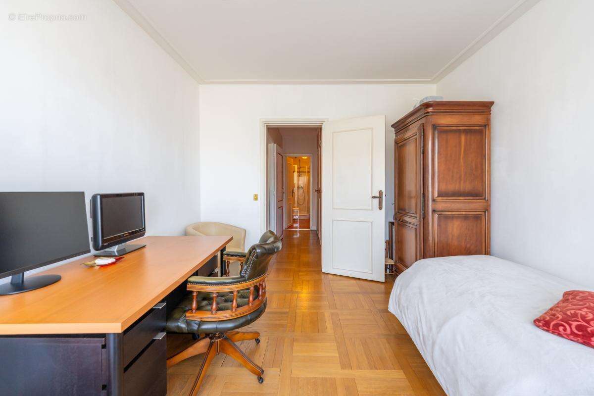 Appartement à VILLE-D'AVRAY