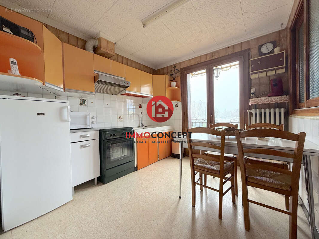 Maison à LAUDUN-L'ARDOISE