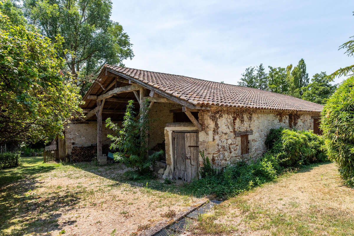 Maison de campagne avec piscine et grange - photo 44