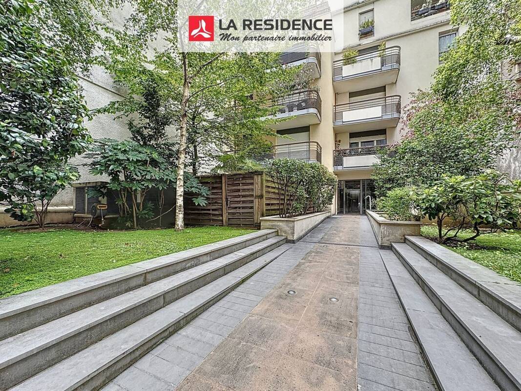 Parking à PARIS-17E