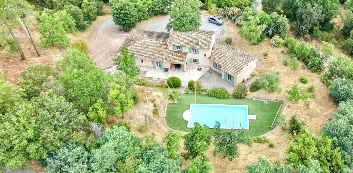 Villa construite en 2010 d'env 200m2 avec un double garage et grande piscine sur 5000m2 - photo 2