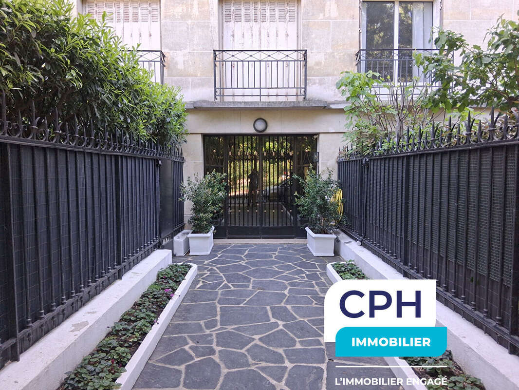 Appartement à PARIS-16E